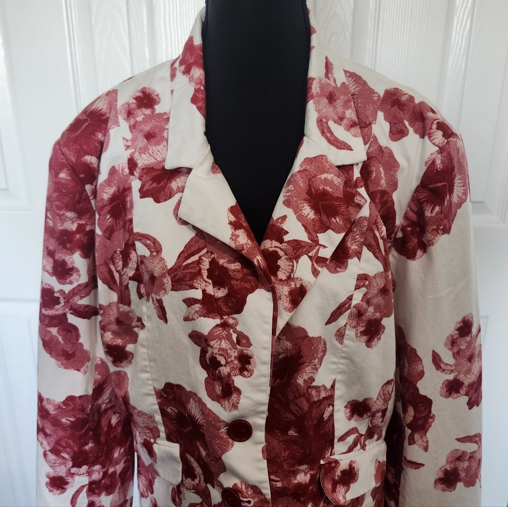 DStudio Size 14P White & Red Floral Print Blazer